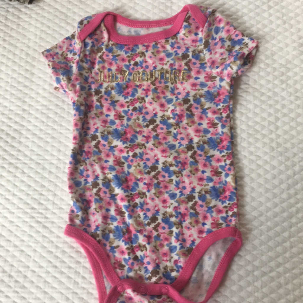 Juicy Couture Baby Girl Floral Onesies One Piece Snap Embroidered Logo Size 3-6m